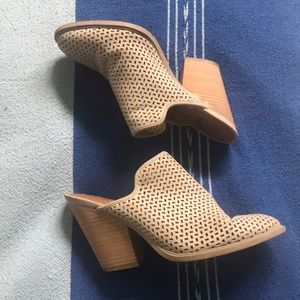 Dolce Vita size 8 slip-on mules in nude